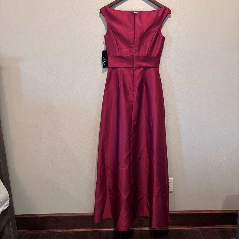 NWT Alfred Sung Off the Shoulder Satin Gown in Burgundy, size 4R - Picture 5 of 16